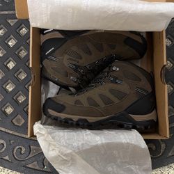 HI -TEC  XLR8 Men’s Hiking Shoe With Michelin Sole  Size 9