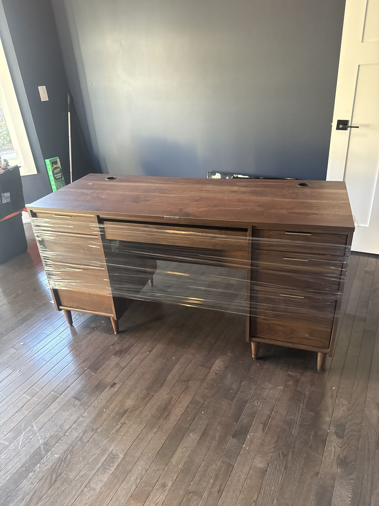 FREE Two Piece Executive Desk MUST PICK UP 11/23