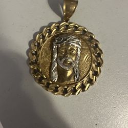 10k Gold Pendant 