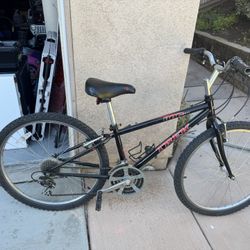 Women’s Trek Bike