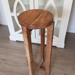 🌿 Adorable Little Solid Wood Plant Stand / Accent Table - $25! 🌿