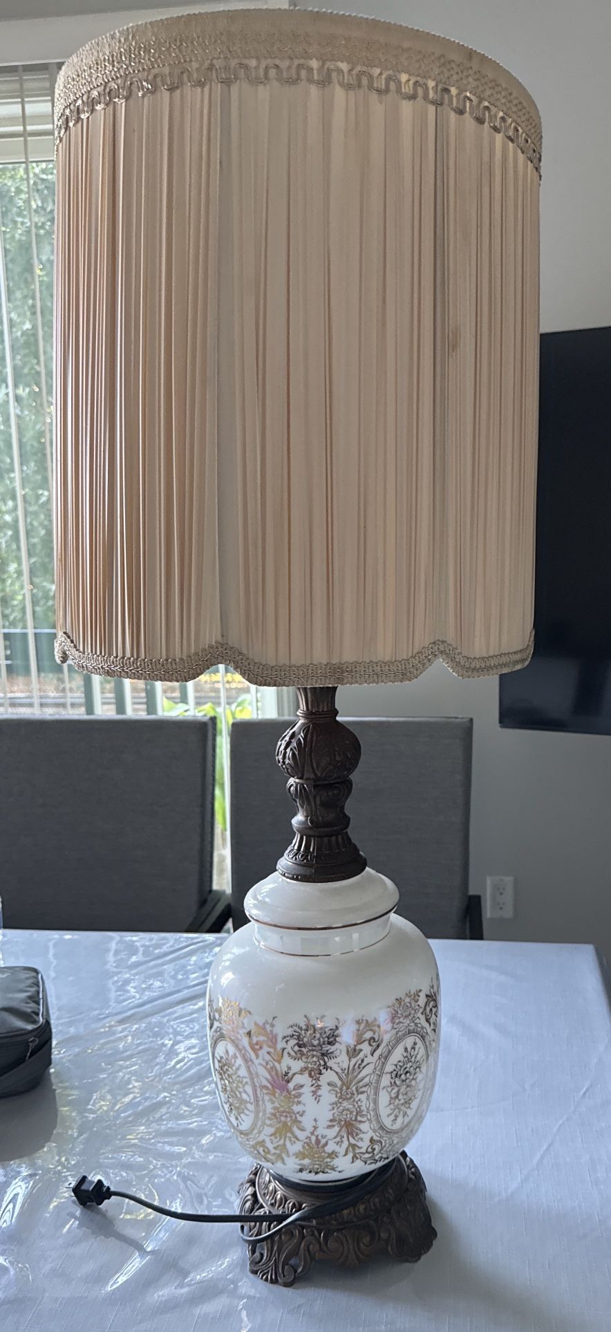 Vintage Antique-Style Ceramic & Bronze Table Lamp