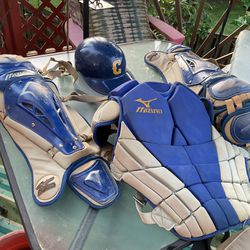 A Set Of Baseball Uniforms, A Little Old But In Good Condition. Need A Little Cleaning (NO SHIPPING)