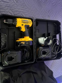 dewalt drill with 2 battery’s and chargers