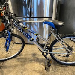 26" Mongoose MGX Serif Mountain Bike 