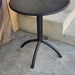 Bistro Round Heavy Duty Plastic Tables 