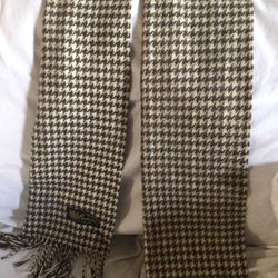 100% CASHMERE  HOUNDSTOOTH SCARF 