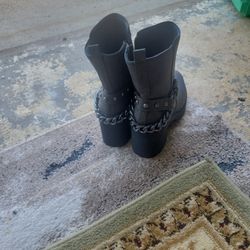 Boots for women size eight it is brand new