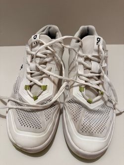 ROGER Spin in the Undyed / Zest colorway  size 9.5