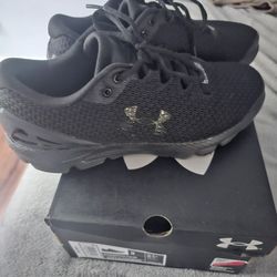 Mens Under Armour Shoes Size 9 Like New