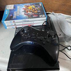 Nintendo Wii U Console With Pro Controller And 3 Games 