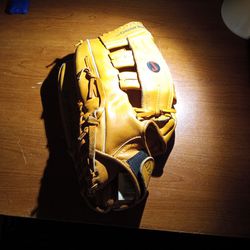 Spalding Left Baseball Glove
