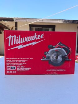Milwaukee M18 Cordless 6-1/2" Circular Saw (tool only)