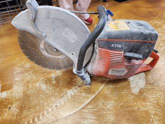 Concrete saw