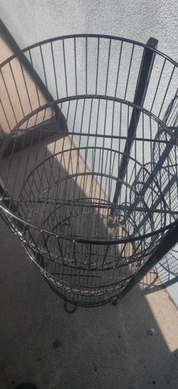 Round Metal Display