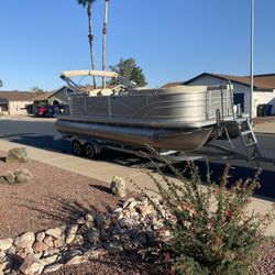 2019,24 FT TriToon Pontoon Boat Sylvan Mirage 8522