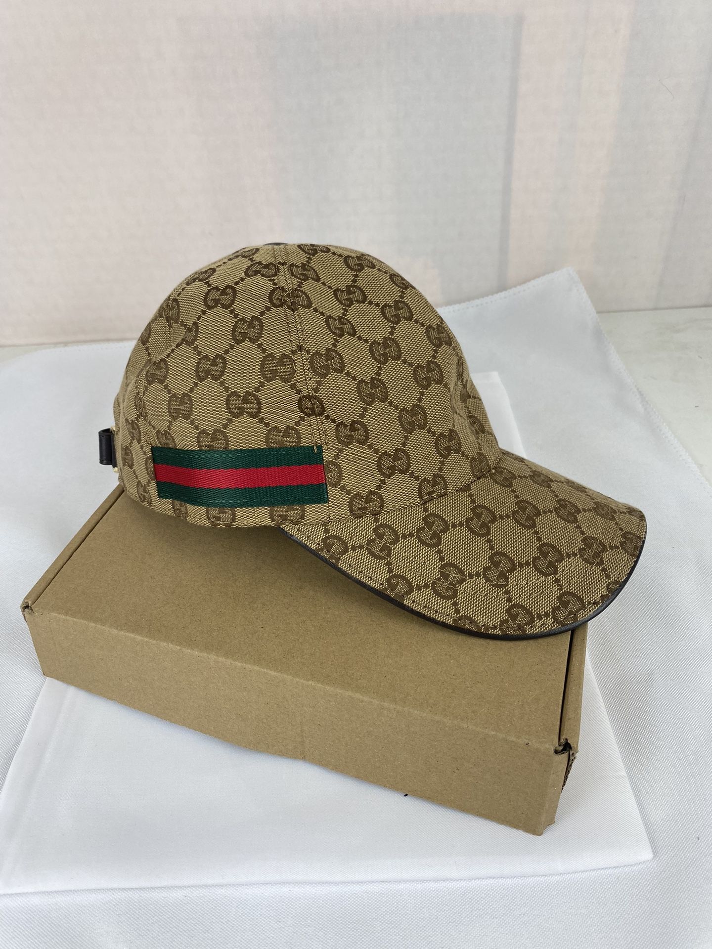 Gucci brown hat with striped logo M size baseball cap