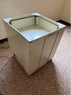 Heavy Loads - spring-loaded self-leveling tray dispenser -