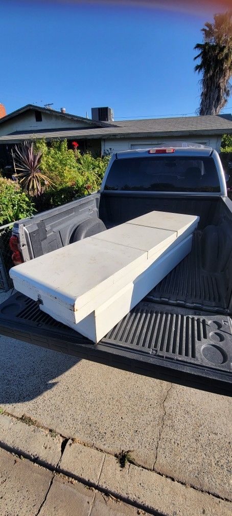 Heavy Duty Tool Box In Great Shape