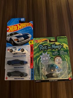 Hot Wheels Ferrari & Rick and Morty Rick's Ship Lot