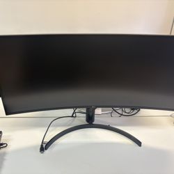 LG 34” UltraWide Curved Monitor – 3440x1440 IPS Display