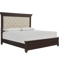 Brynhurst Dark Brown King Upholstered Panel Bed

