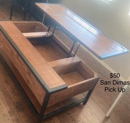 $50 Lift-Top Coffee Table with Storage – Excellent Condition