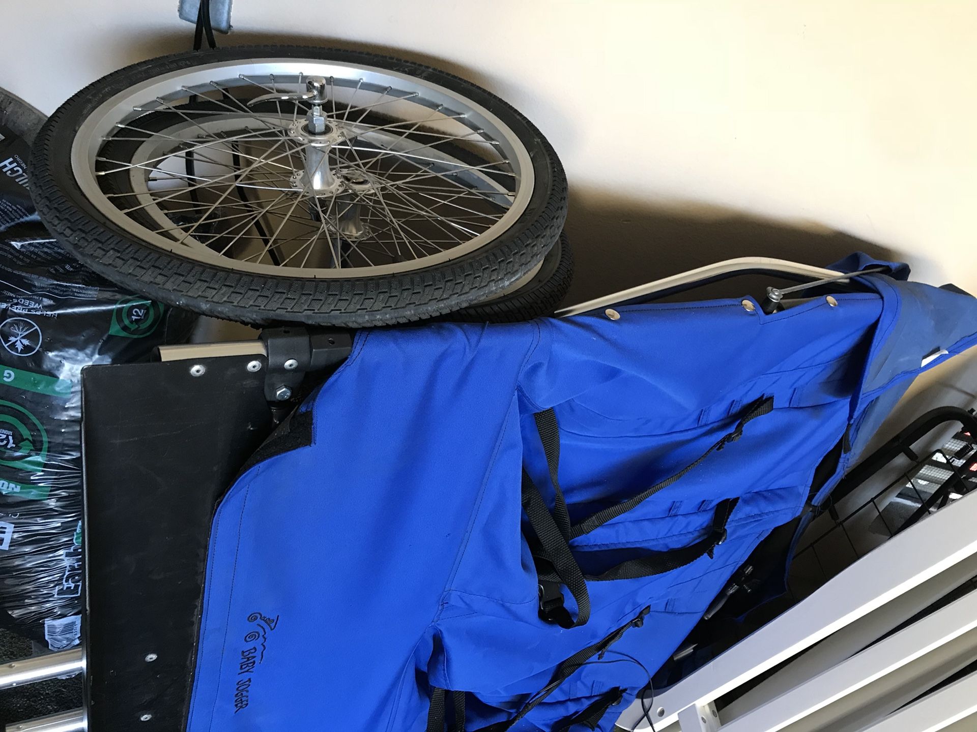 Double jogging stroller