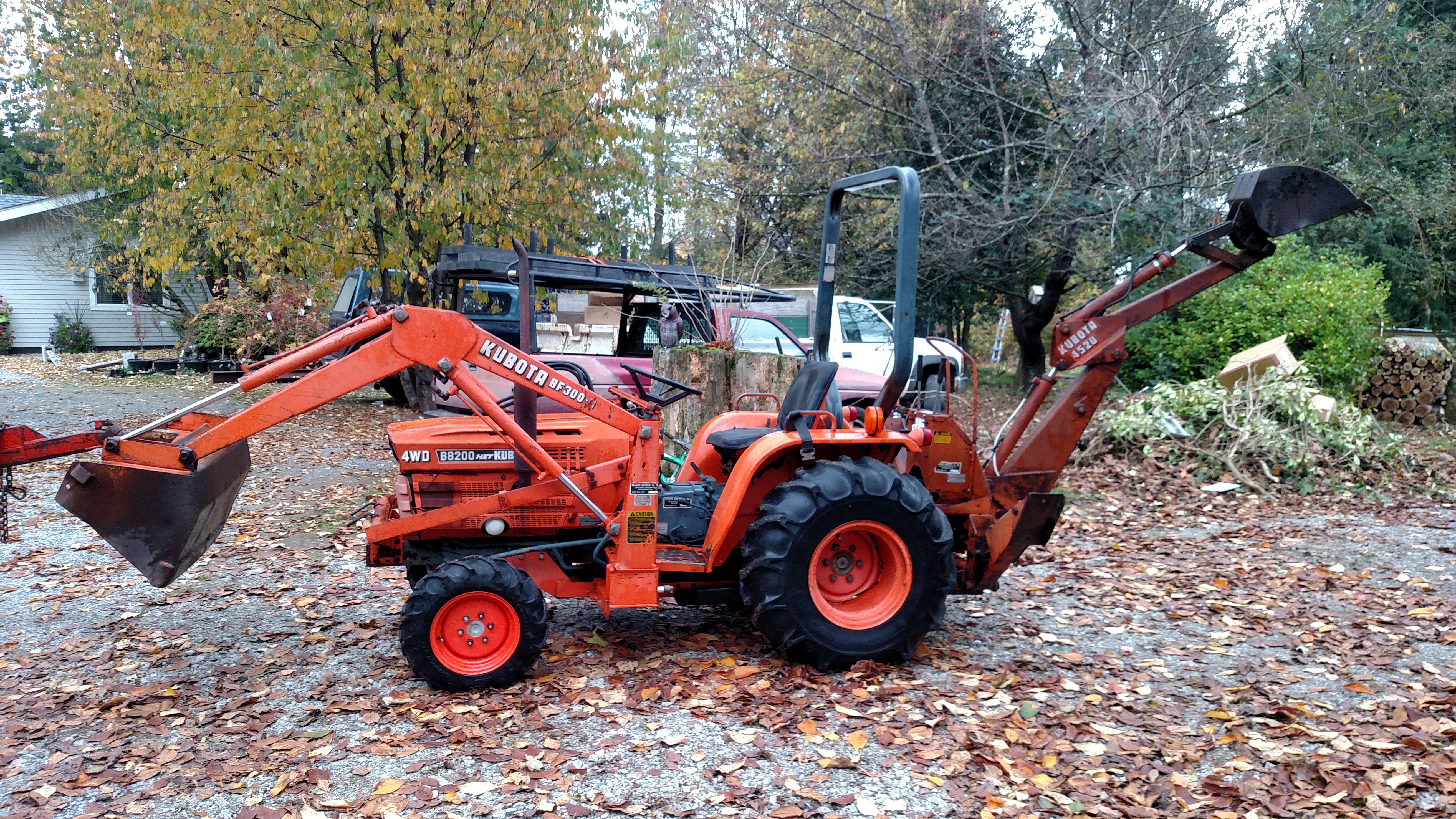 Kubota b8200 tractor /backhoe with trailer and implements