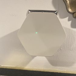 Breezeline Broadband WiFi Your Way Pod Plug In Extender Plume Model B1A