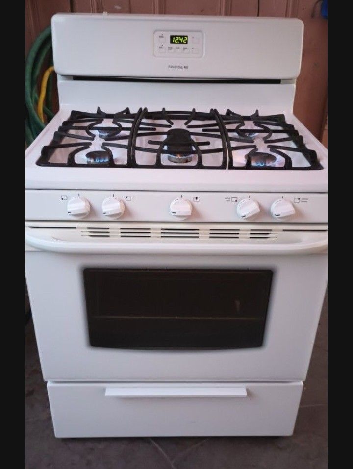 Estufa Frigidaire Modelo # FFGF3019LWE ( FREE DELIVERY 🚚