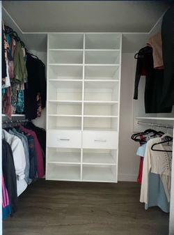 Walking Closet for a medium size closet