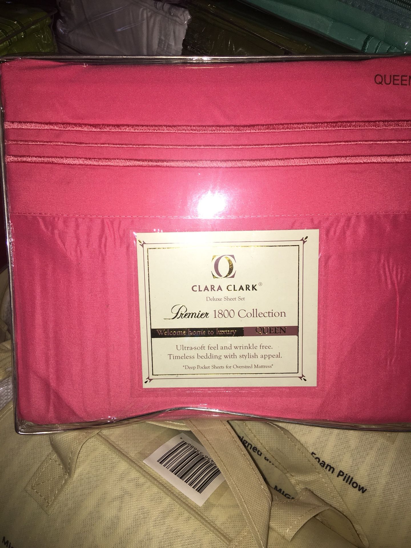 Clara Clark deluxe sheet set And Memory pillows