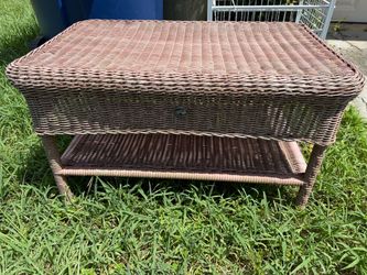 Hampton bay indoor outdoor coffee table  ?