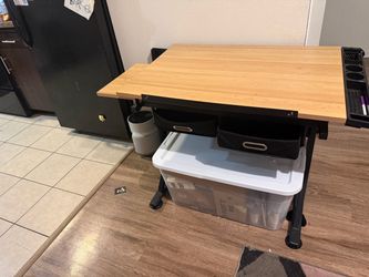 Desk table