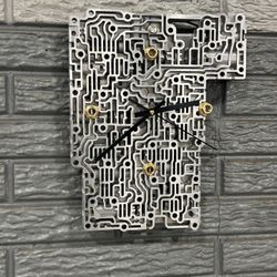 Valve Body Clock – A Gearhead’s Timepiece ⏱️