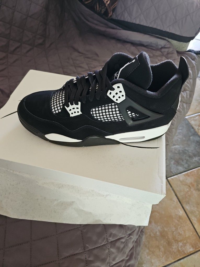 Air Jordan Retro 4 Thunder