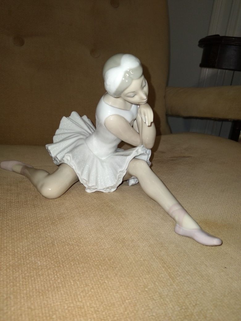 Lladro "Death of a swan" ballerina figurine. Retired.