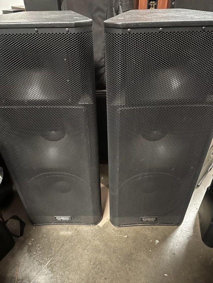 QSC KW153 15” 3 ways powered speakers