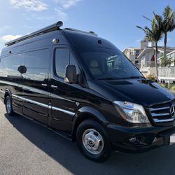 2016 Roadtrek CS Adventurous 3500