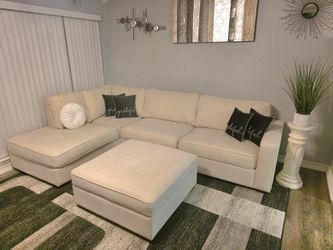Gorgeous Sofa Brand New Condition Super Clean And Comfortable Asking 750$