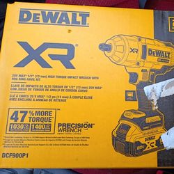DEWALT 20V MAX* XR Brushless 1/2 in. High Torque Impact Wrench Kit. 