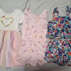 Dresses for girls like new, size 2T, 3T, $5 each/Vestidos para niñas como nuevos, talla 2 y 3 años