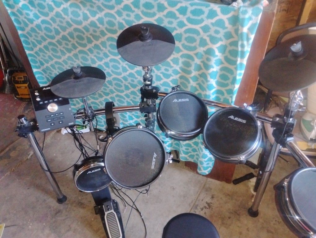 Alexis Comand Electric Drum Set