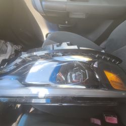 Jeep Cherokee Passenger Headlight. 