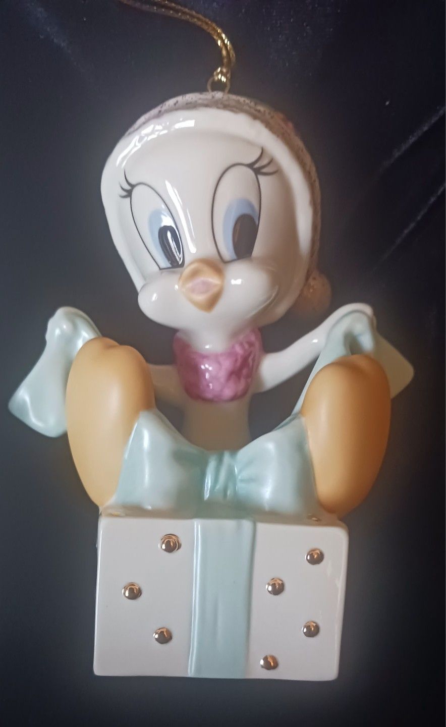 TWEETY  BIRD ORNAMENT