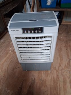 Portable swamp cooler,has 2 ice packs,like new