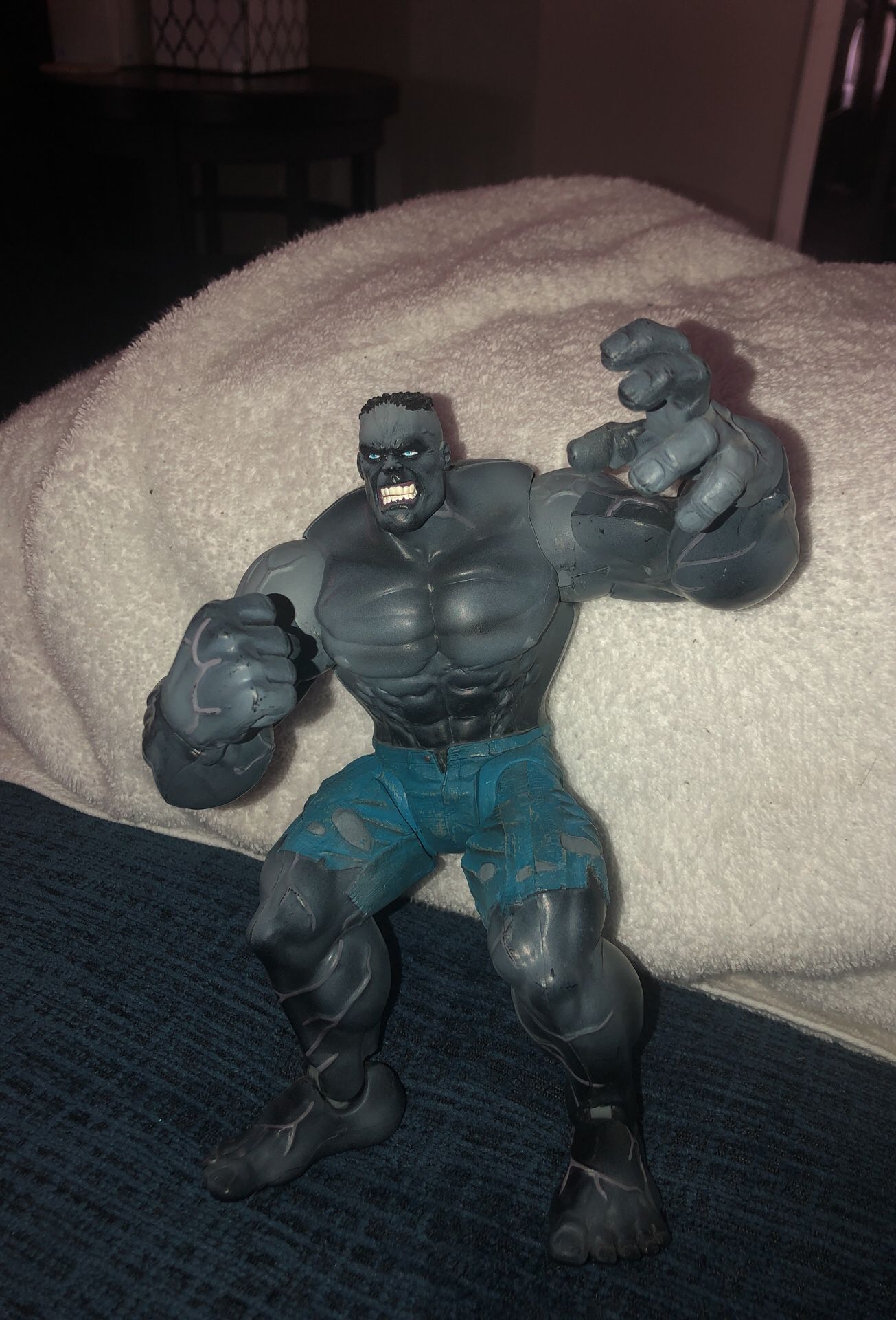 MARVEL SELECT GRAY TOY FIGURE