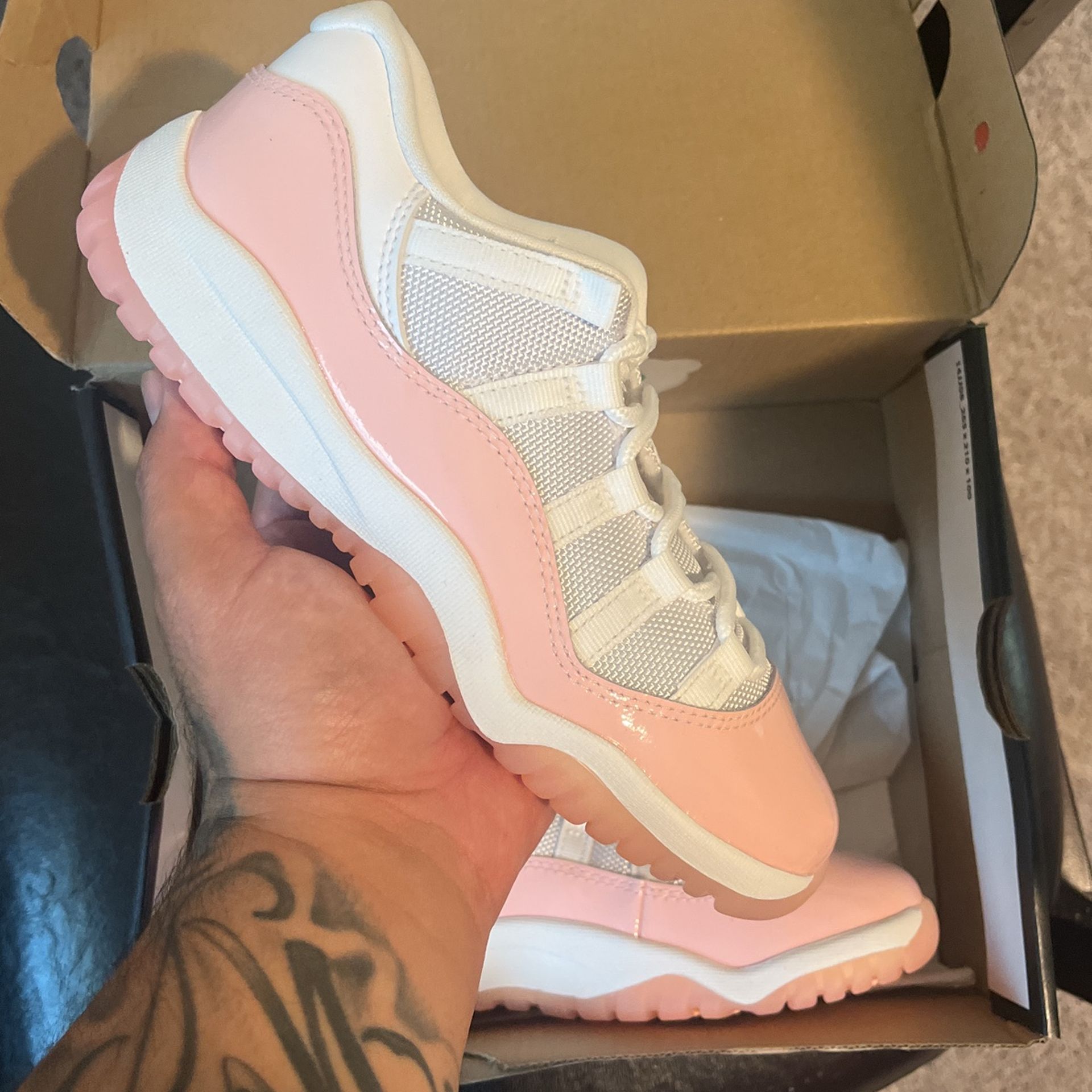 Jordan 11 Low Pink