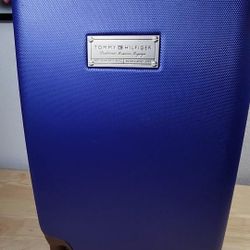 Tommy Hilfiger Wilshire Bigboy 21" Upright Suitcase

